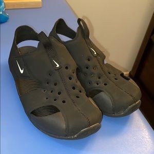 SOLD❌Nike sandals size 13